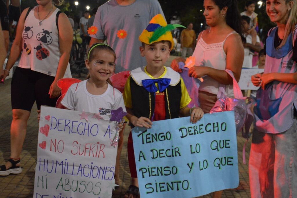 Segunda Marcha de las Infancias con la actuación de la Triple Orquestina Ilustrada