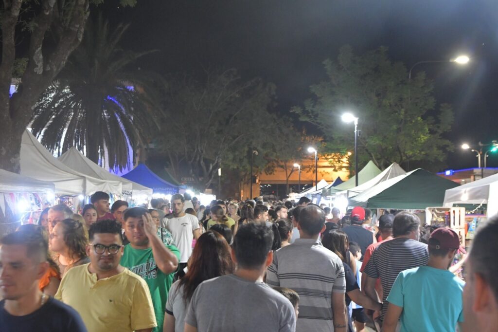 Más de 170 emprendendores en la exitosa segunda edición del “Paseo de la Ciudad” en plaza San Martín