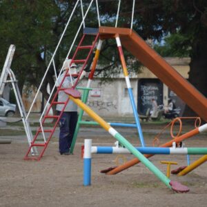Espacios Públicos acondiciona plazas en distintos barrios