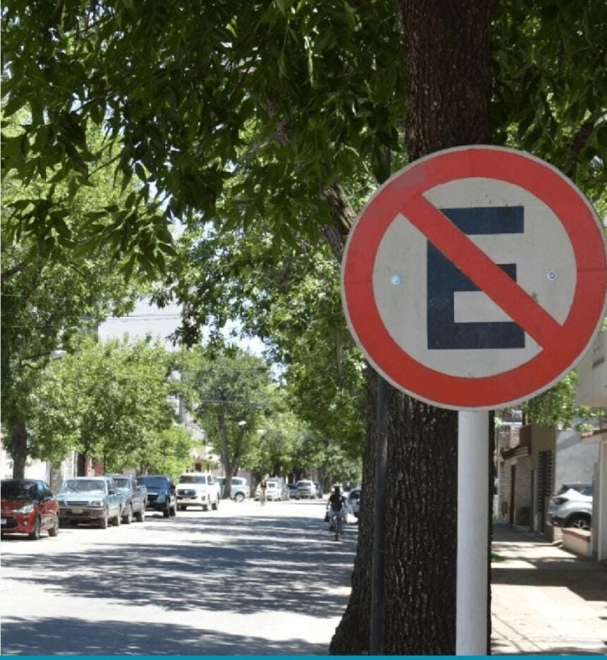 Estacionamiento en simple mano en avenida España Estacionamiento en simple mano en avenida España