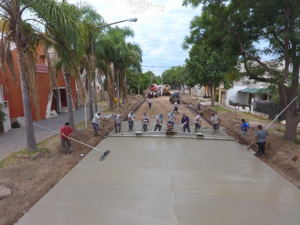 El Gobierno Municipal realiza el hormigonado de una nueva cuadra en barrio Norte