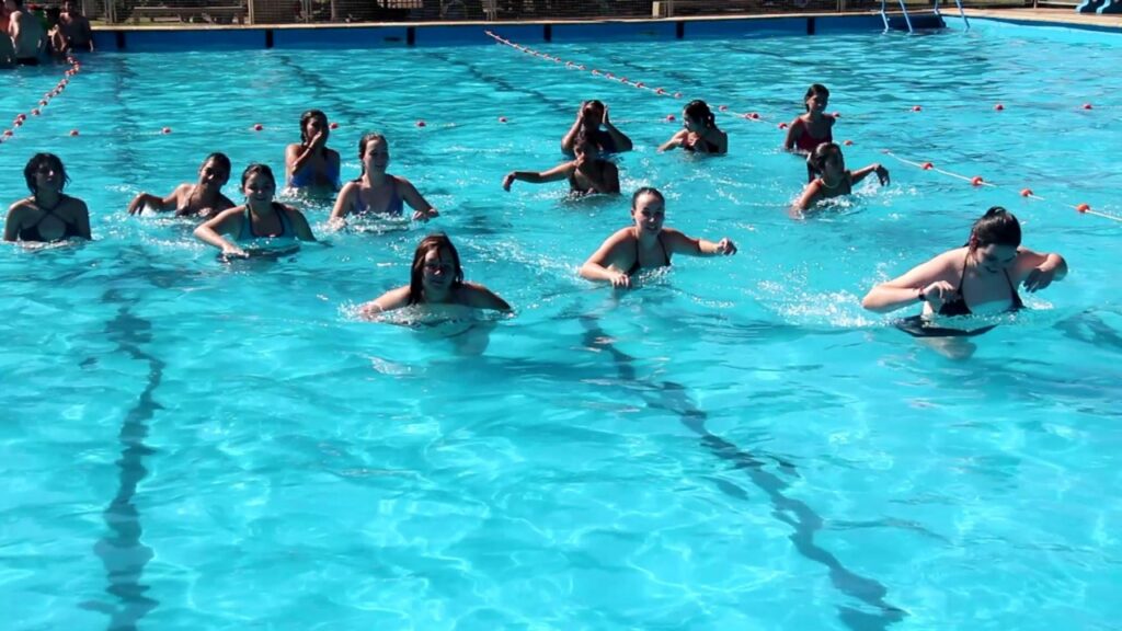 Casi un centenar de jóvenes disfrutan de la colonia de verano