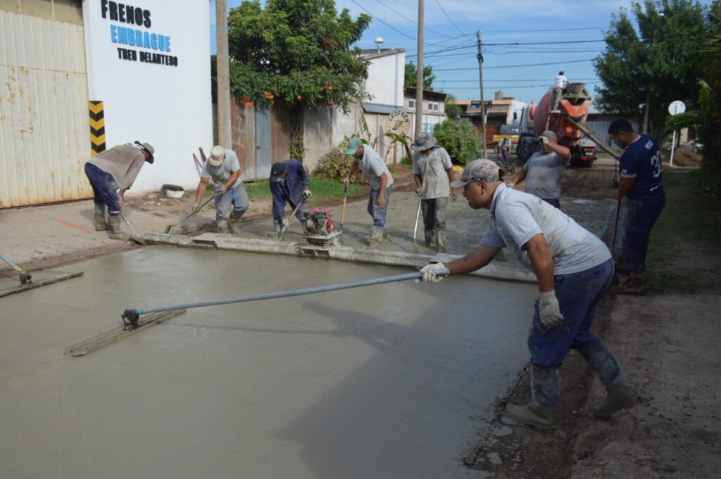 El Gobierno Municipal ejecuta nueva cuadra de hormigón en barrio San Vicente
