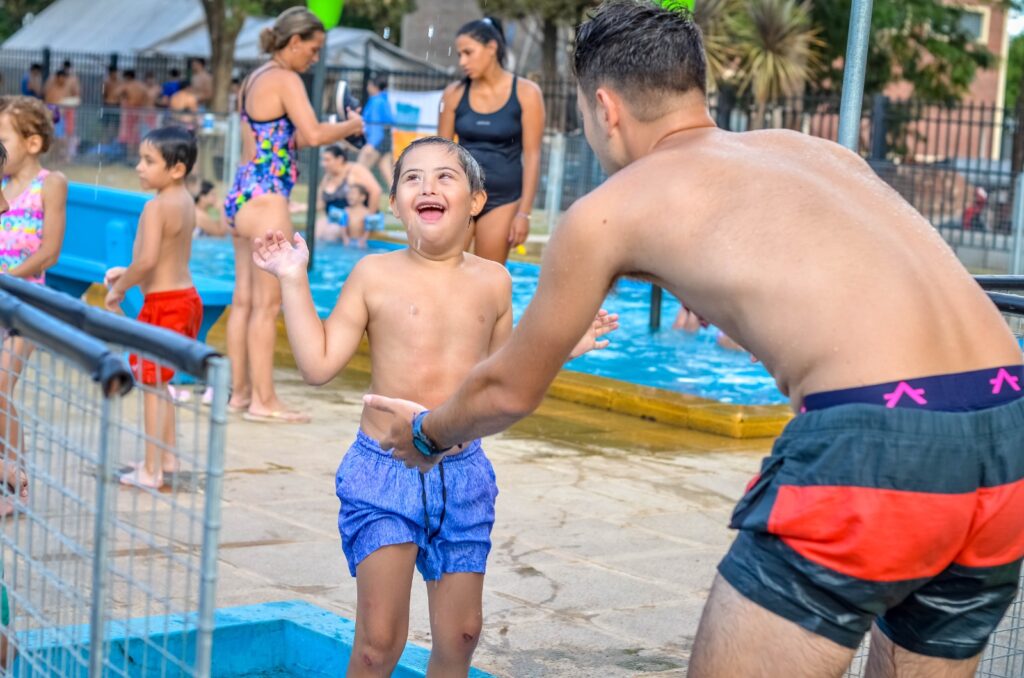 El Gobierno Municipal continúa trabajando en la inclusión de vecinos en sus colonias de verano