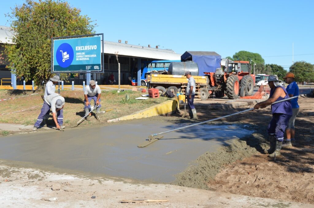 Importante intervención Municipal en la dársena de ingreso de la Terminal de Ómnibus