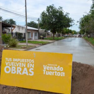El Gobierno Municipal ejecuta una nueva cuadra de pavimento en el barrio Rivadavia