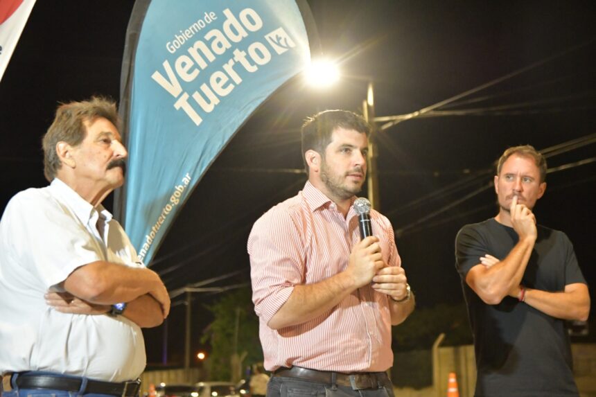 Más obras en la ciudad: el intendente Chiarella dejó inauguradas las nuevas luces led de avenida Laprida