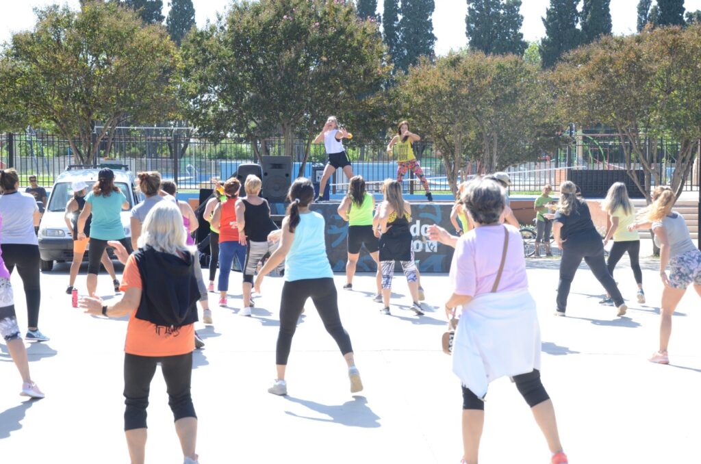 “Venite al Parque” ofreció clase de zumba para concientizar en el mes de la Endometriosis
