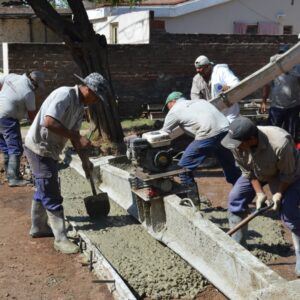 Preparan suelo para pavimento en tramo de calle Pueyrredón del barrio Rivadavia
