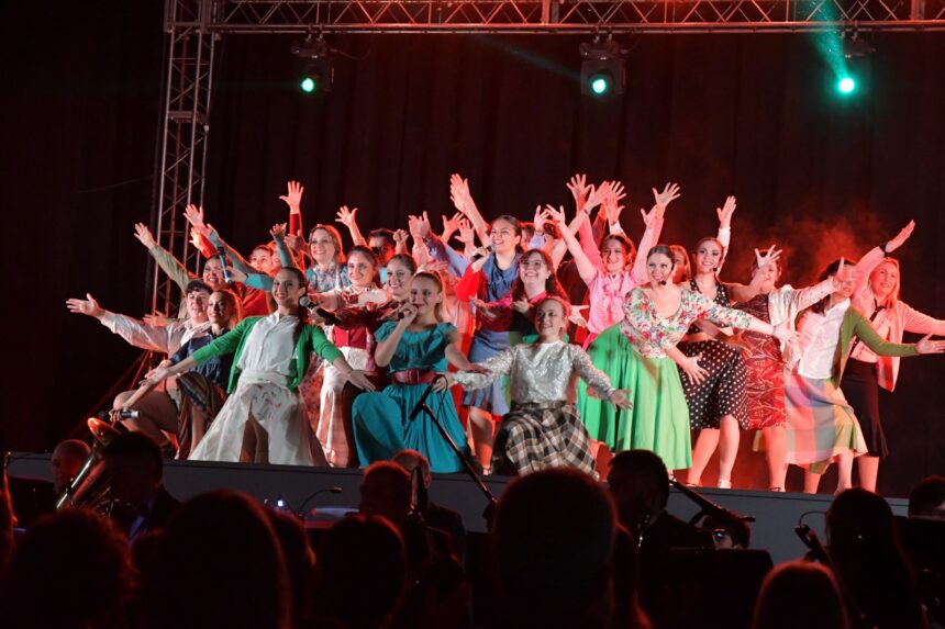 El Centro Cultural estuvo repleto para disfrutar de la gala por el 139 Aniversario de la Ciudad
