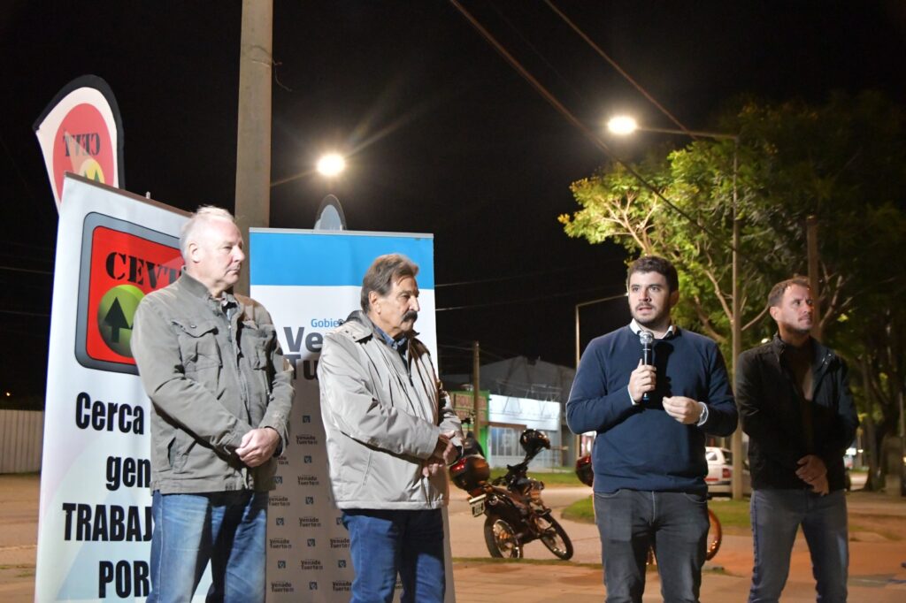 Una ciudad que se ilumina: Chiarella inauguró las nuevas luces led de avenidas Chapuis y Estrugamou