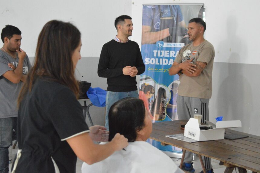 El Gobierno Municipal desarrolló las “Tijeras Solidarias” en la vecinal de Villa Casey