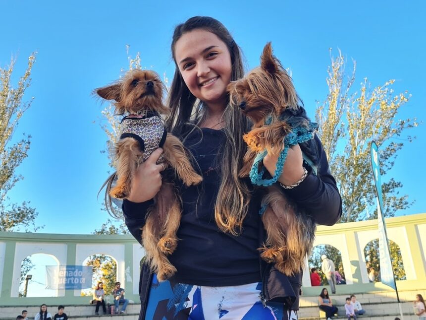Con desfile de mascotas, vacunación y adopción responsable, se celebró en plaza Italia el Día del Animal Con desfile de mascotas, vacunación y adopción responsable, se celebró en plaza Italia el Día del Animal