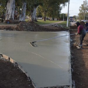 El Gobierno Municipal avanza con hormigonado de bocacalle y movimiento de suelo para pavimento