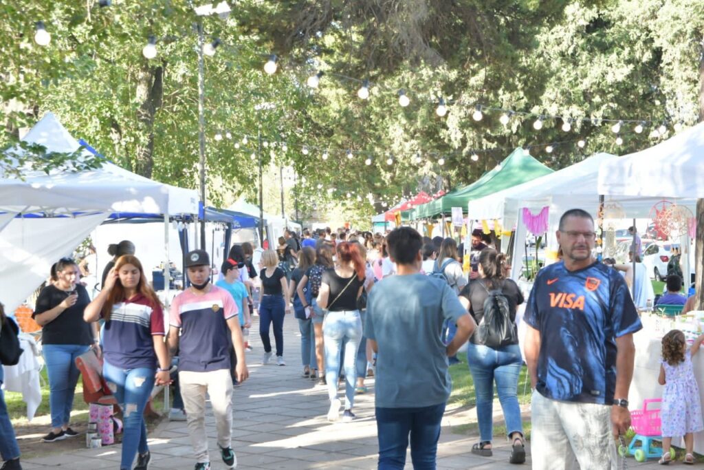 El “Paseo de la Ciudad” vuelve al Parque Municipal con emprendedores, patios gastronómicos y espectáculos