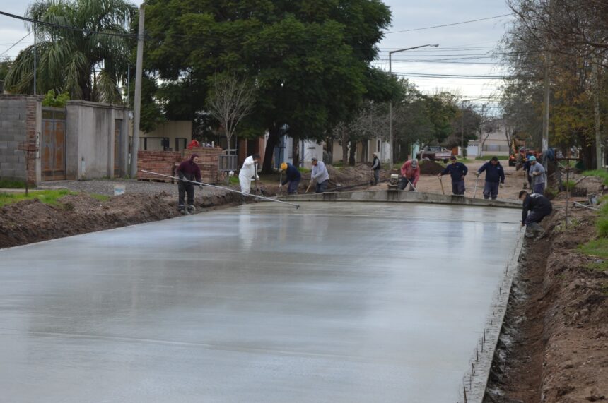 El Gobierno Municipal ejecuta una nueva cuadra de pavimento en barrio San José Obrero