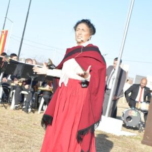 Acto oficial por el Día Nacional de la Libertad Latinoamericana en la plaza Macacha Güemes