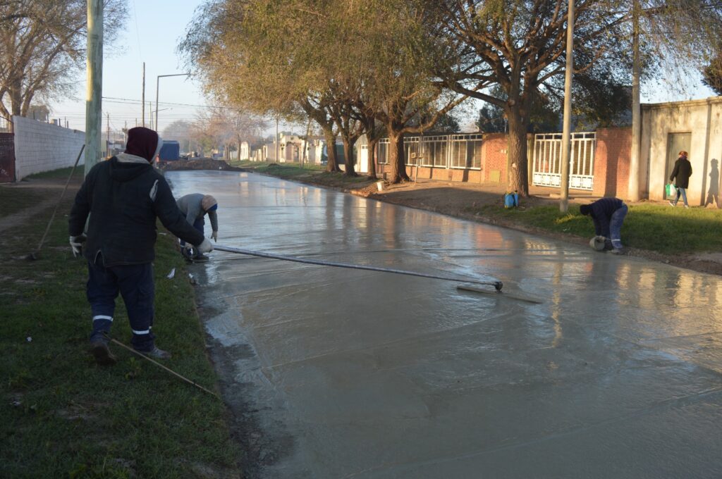 Obras que perduran: el Gobierno municipal suma una nueva cuadra de pavimento en el barrio Iturbide