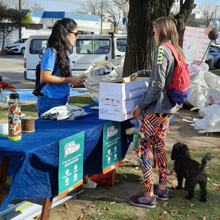 Jornada ambiental para canjear residuos reciclables por Ecotachos