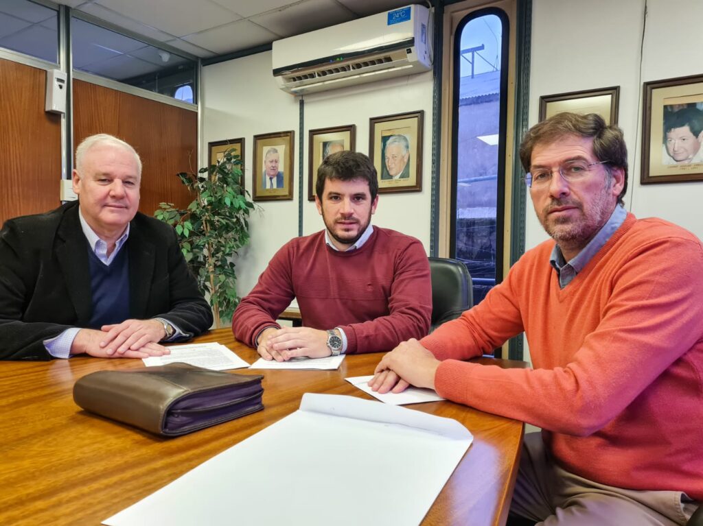 El Gobierno municipal, Copain y Cooperativa Eléctrica firmaron acuerdo para la llegada de fibra óptica al Parque Industrial