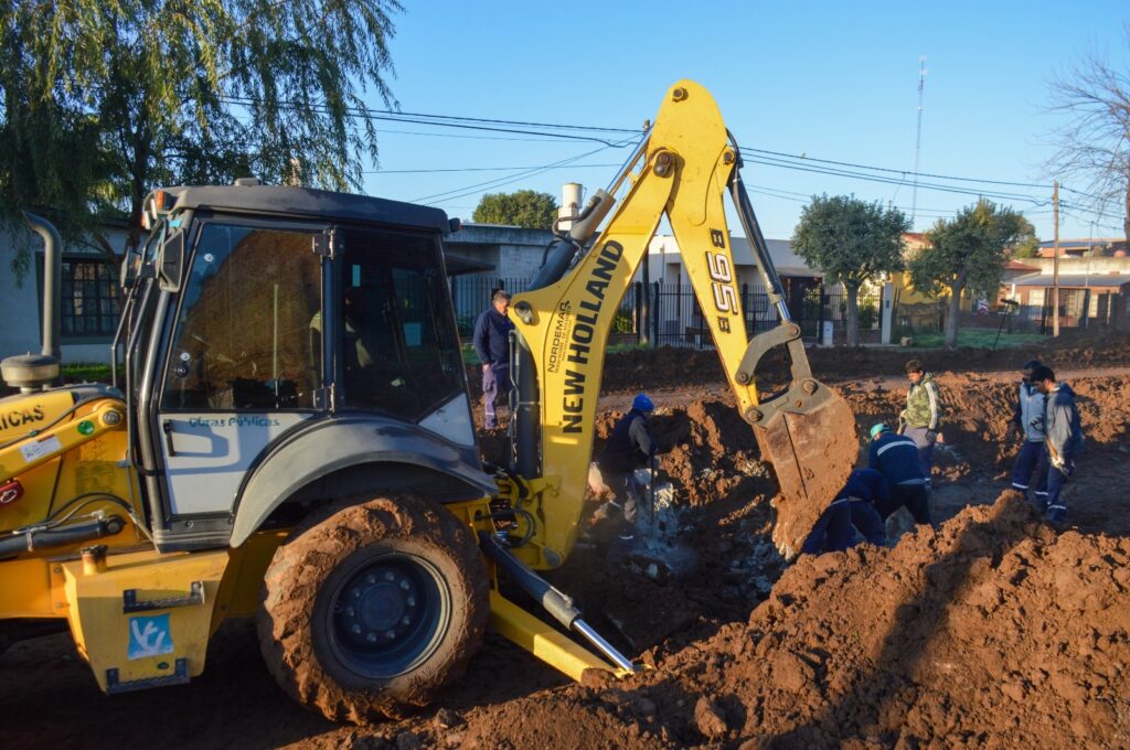 El Gobierno Municipal realiza moldeos y movimientos de tierra para seguir hormigonando