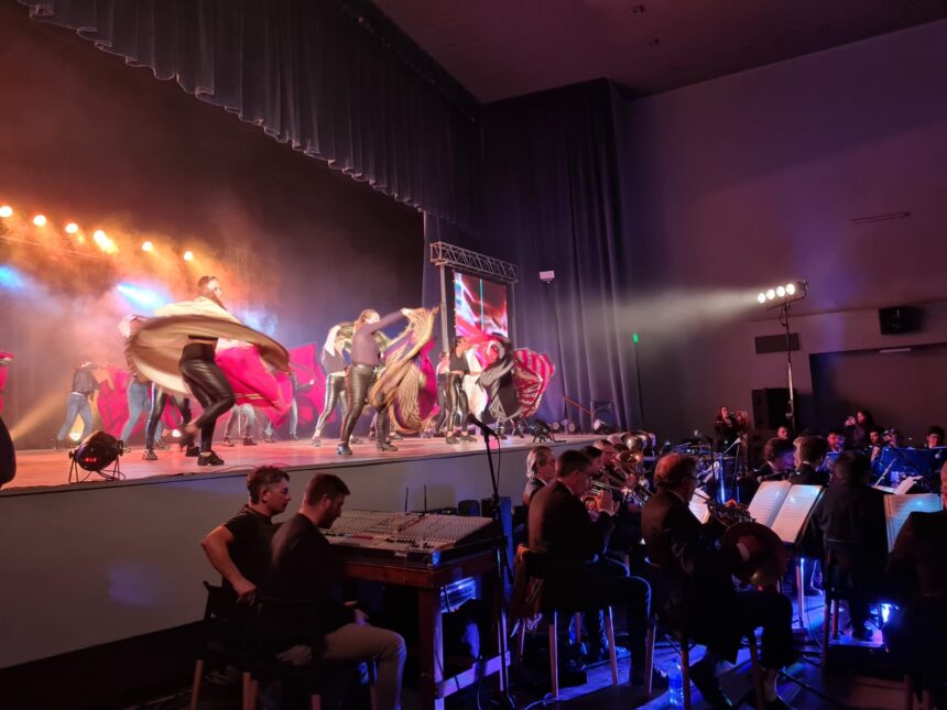 Emotiva Gala de la Independencia con homenajes a la Banda Municipal y el Ballet Estable Emotiva Gala de la Independencia con homenajes a la Banda Municipal y el Ballet Estable