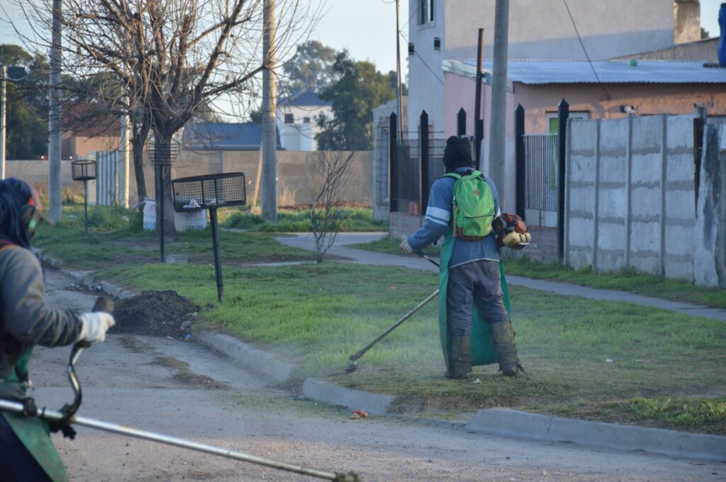 Cierre de semana con tareas de limpieza y mantenimiento de espacios públicos