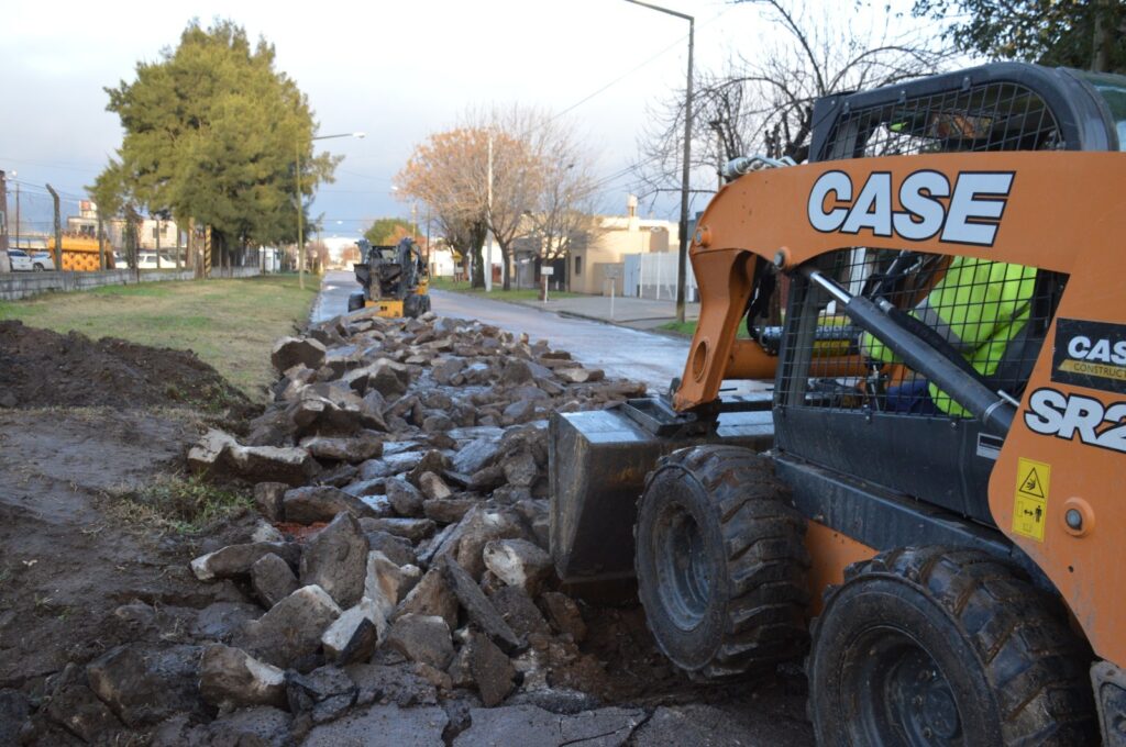 El Gobierno Municipal prepara calzadas para nueva pavimentacion en barrio Rivadavia