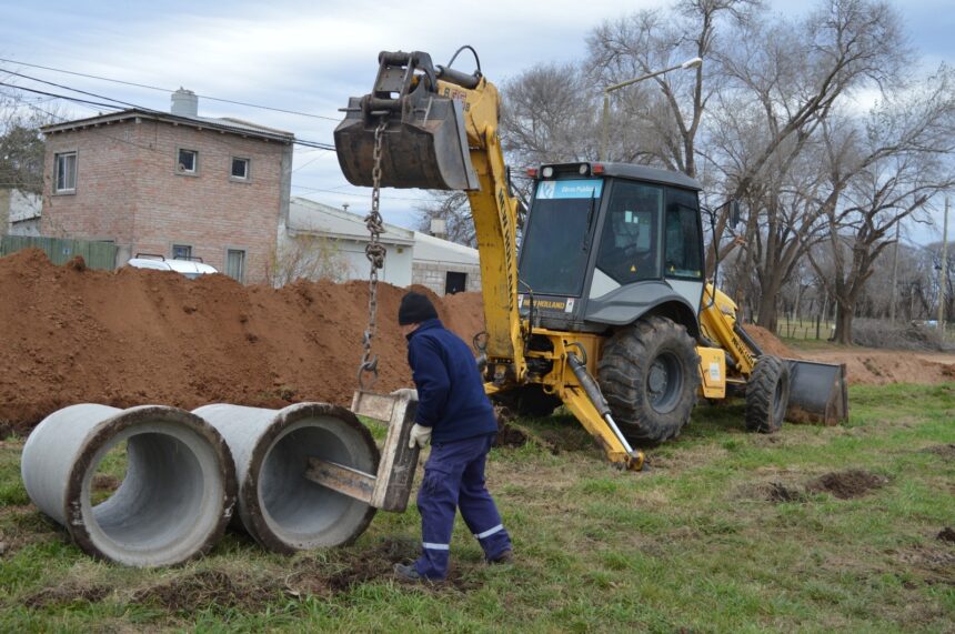 El Gobierno municipal avanza con importantes obras de desagüe y limpieza de cunetas y caños