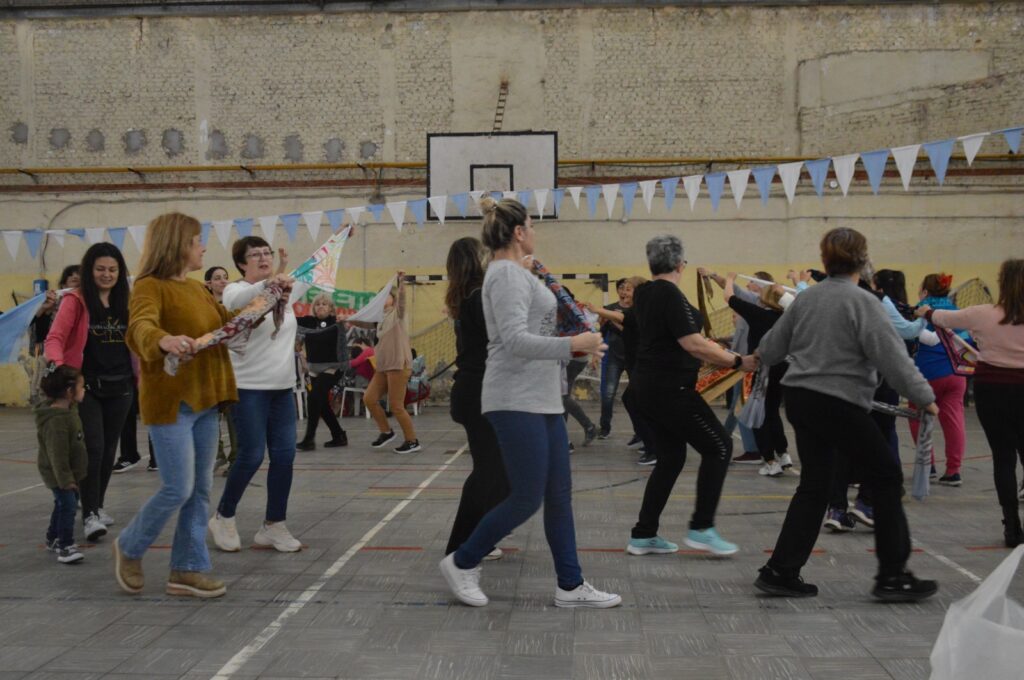 El “clásico de los domingos” tuvo una clase de Pericón Nacional y Tejetón Solidario