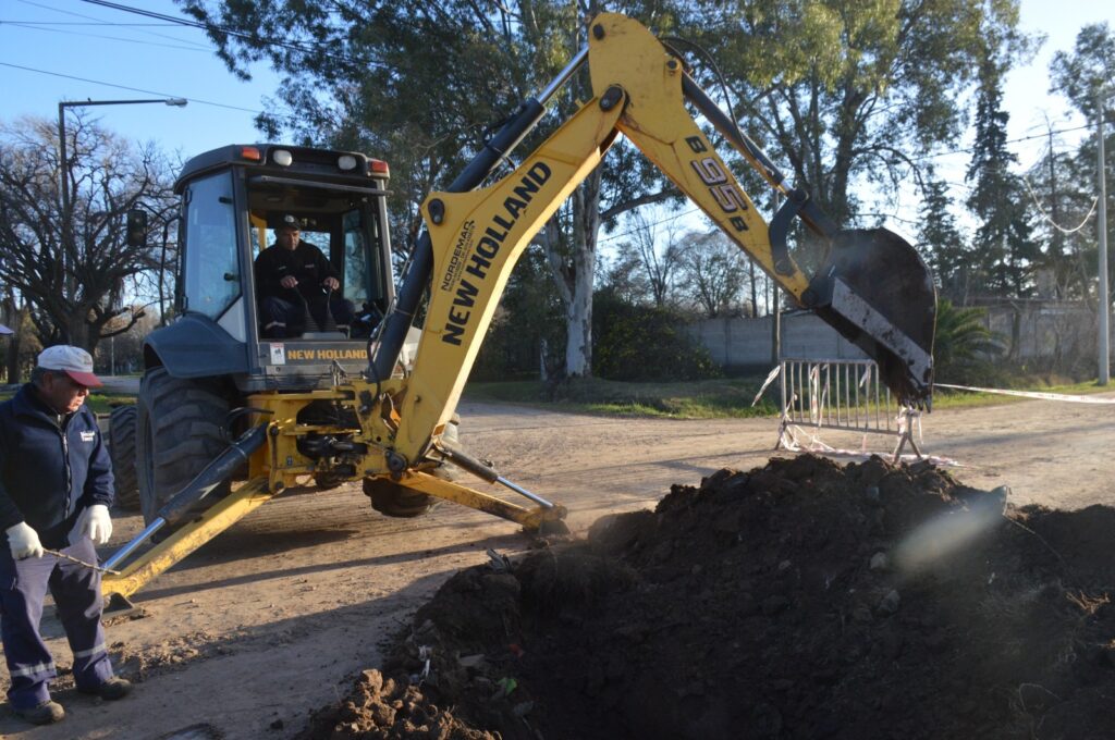 El Gobierno Municipal acelera trabajos de limpieza en desagües y emisarios de la ciudad