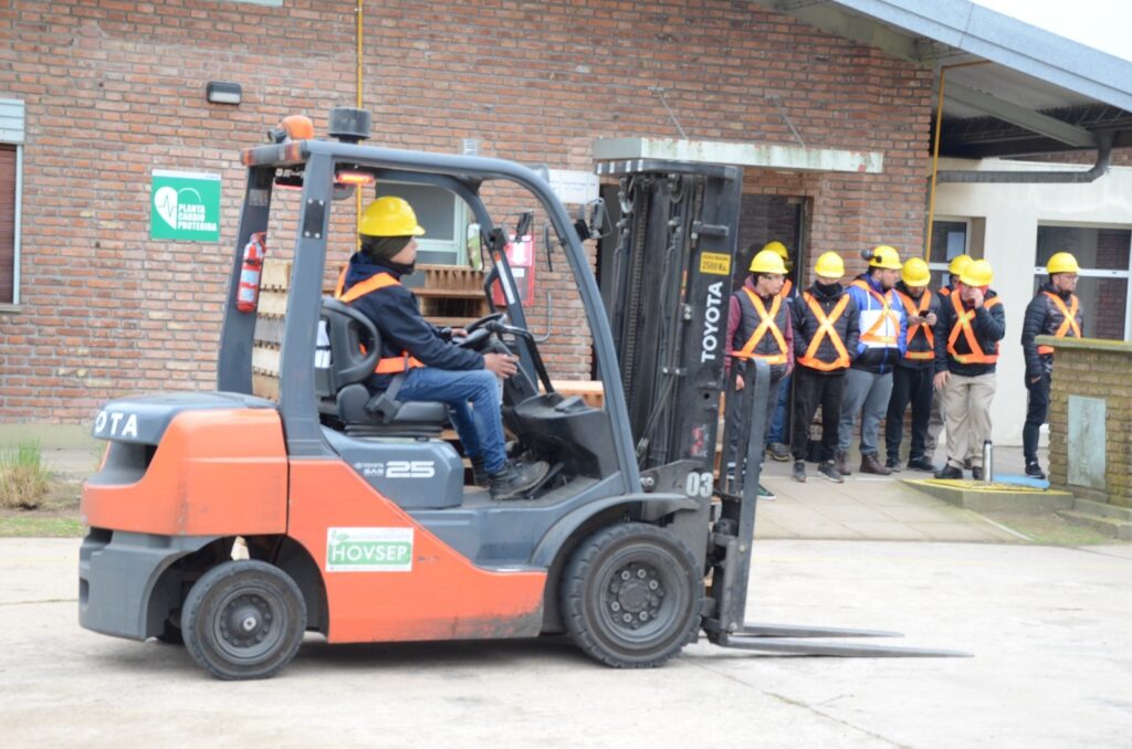 Más Oportunidades de Capacitación: comenzaron las prácticas para la Conducción de Autoelevadores