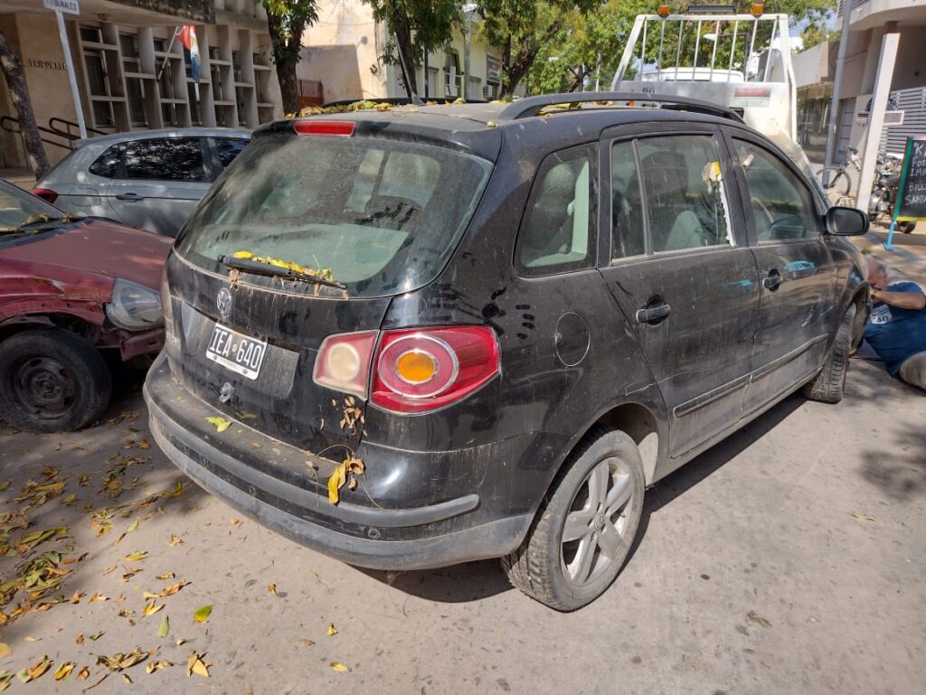 Por gestión del Gobierno Municipal se retiraron los vehículos abandonados frente a la Comisaría 2º