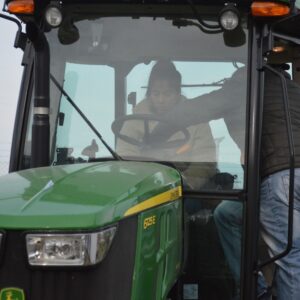 Práctica de Manejo de Tractores del programa de capacitación “Conecta Empleo”