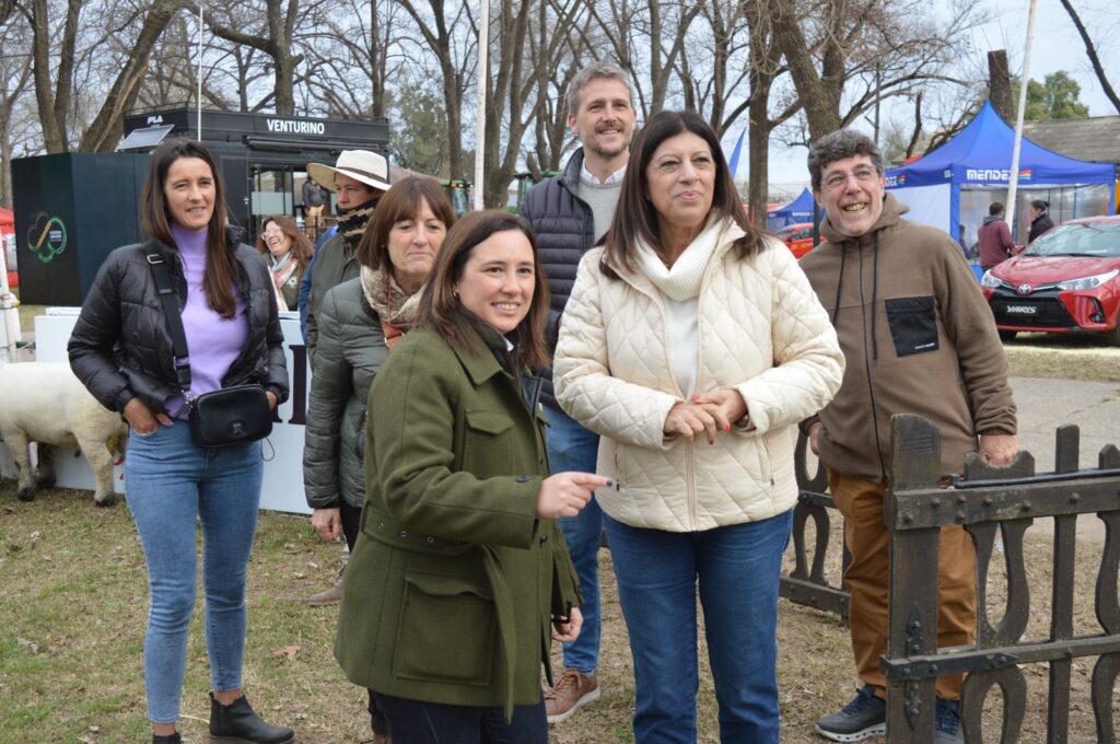 Presencia en la Expo de la diputada provincial Clara García
