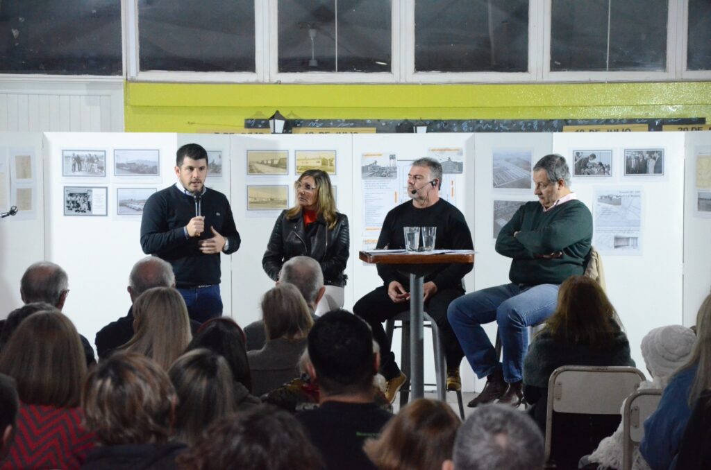 El Intendente participó de la presentación del libro sobre los 50 años del barrio Provincias Unidas