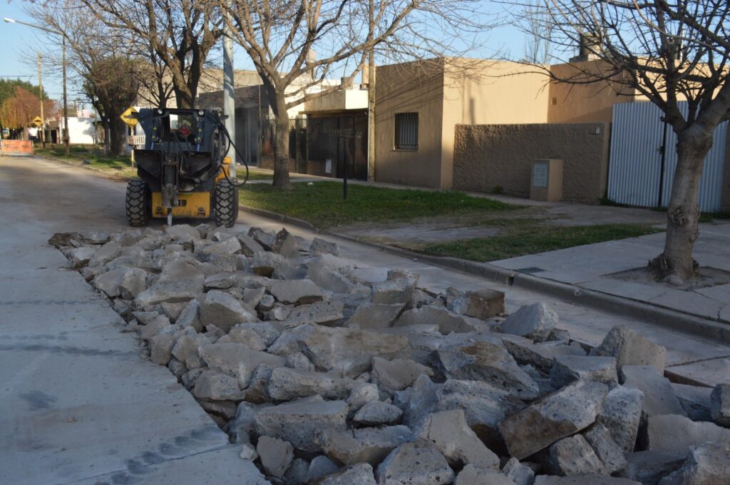 El Gobierno municipal avanza con obras de hormigonado de bache y bocacalles