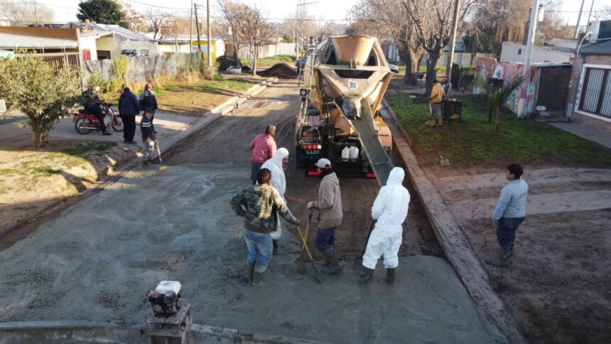 El Gobierno Municipal hormigonó una nueva cuadra en el barrio Victoria