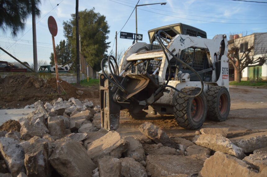 Las cuadrillas municipales intensifican las tareas de mantenimiento de calles de pavimento