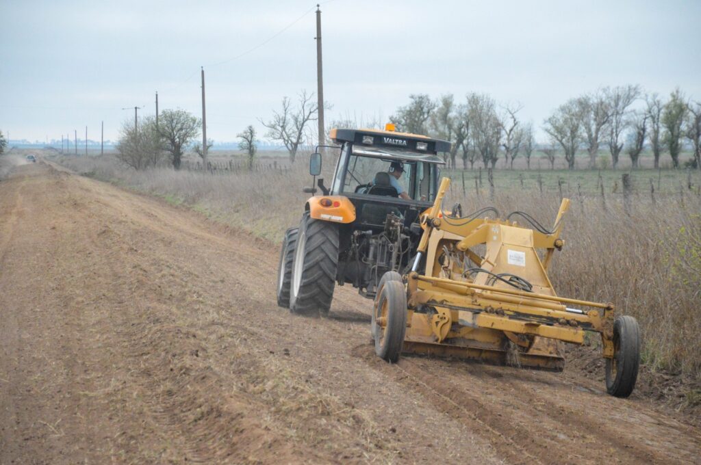 El Municipio avanza con mantenimiento y abovedado de caminos rurales