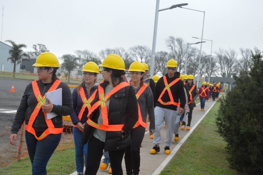 Futuros operarios de Planta Semillera realizaron prácticas de capacitación