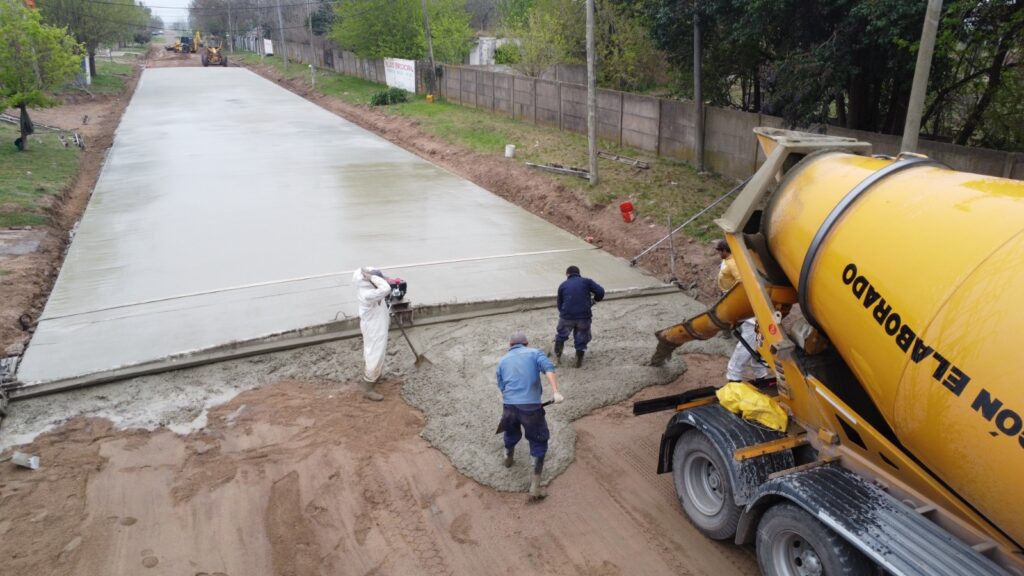 El Gobierno Municipal suma una nueva cuadra de pavimento al barrio Rivadavia