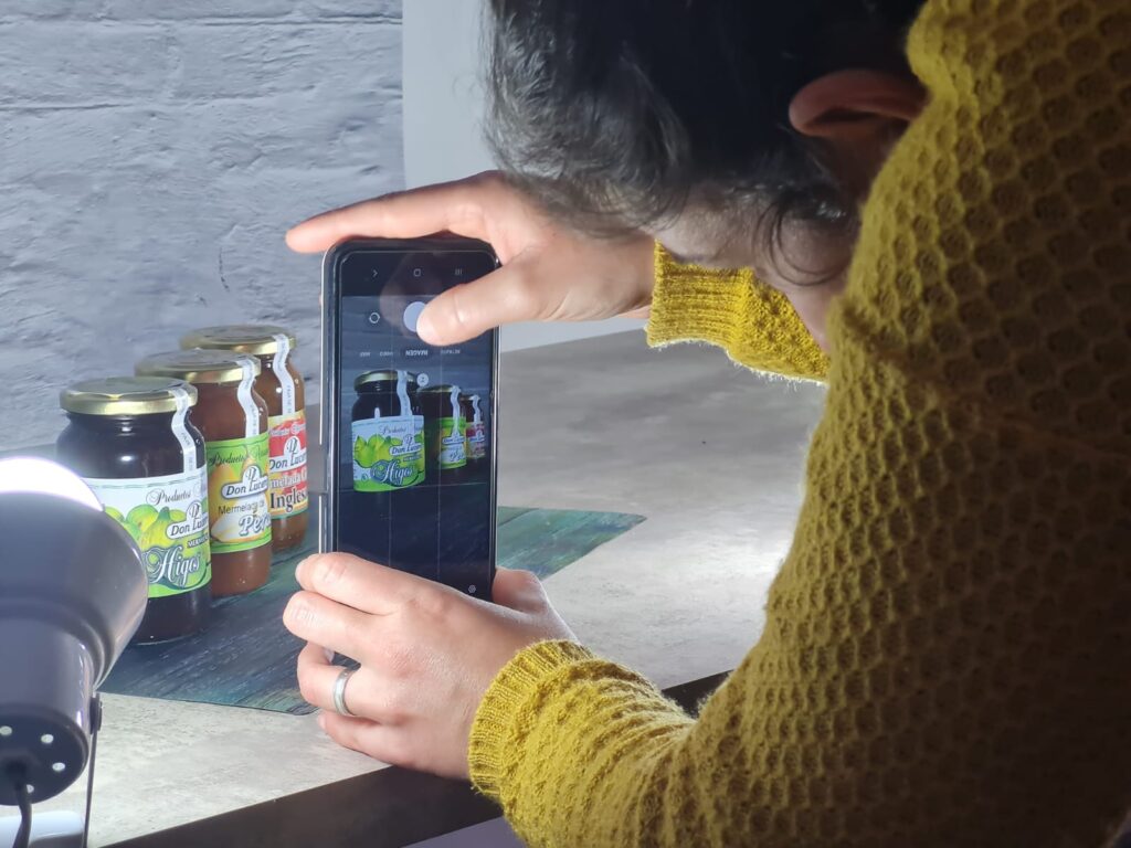 Capacitación a emprendedores para aprender a diseñar una “Vidriera Digital” de Productos
