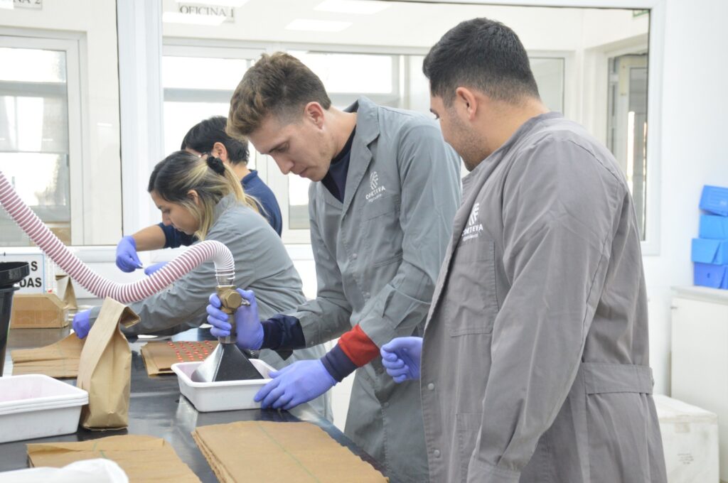 Cursantes de la capacitación en Calidad de Semillas iniciaron prácticas en Laboratorio