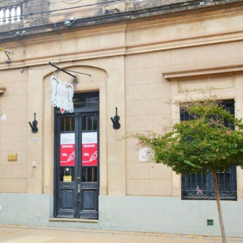Encuentro de alumnos de nivel secundario que reciben apoyo escolar municipal en la Casa Museo