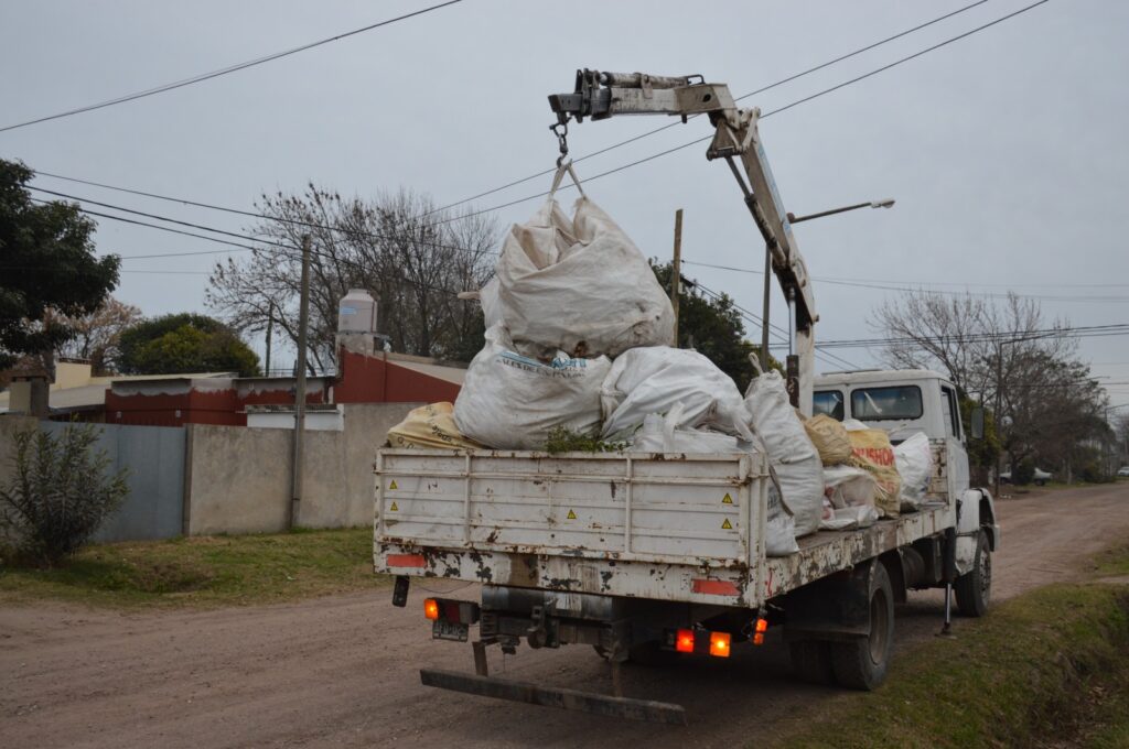 Intenso trabajo de las cuadrillas de Espacios Públicos para poner la ciudad en condiciones