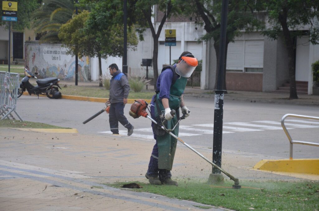 El Gobierno Municipal refuerza las tareas de desmalezado, poda y limpieza
