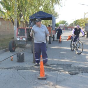 Continúan las obras de pavimento y mantenimiento de calles y desagües en la ciudad