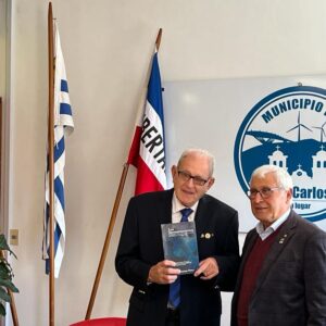 En una emotiva ceremonia Lorenzo Pérez presentó su libro sobre el Hermanamiento Carolino-Venadense en Uruguay