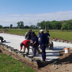 El Gobierno municipal avanza con trabajos de movimiento de suelo y cordón cuneta